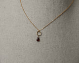 Collier "Vermeer" doré à l'or fin et grenat